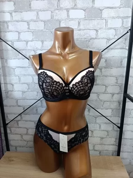 Комплект нижнего белья. Цвет чёрный. 2364